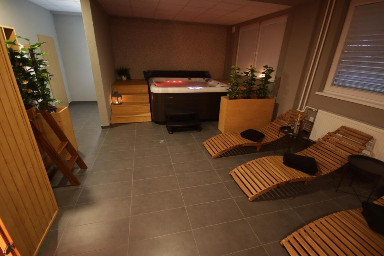 Nitrianske Rudno Hotel Banik מראה חיצוני תמונה